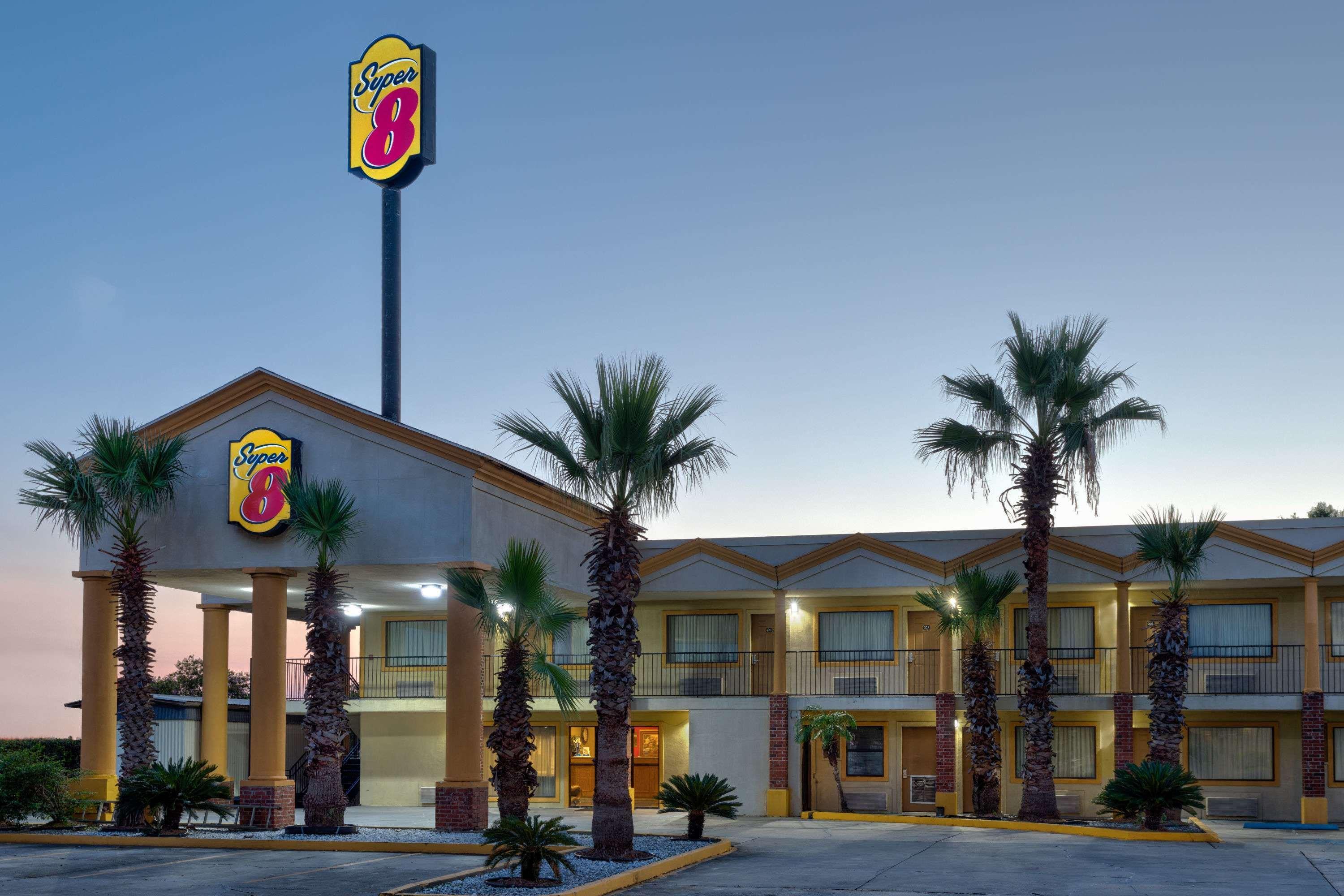 Super 8 By Wyndham Breaux Bridge Motell Exteriör bild